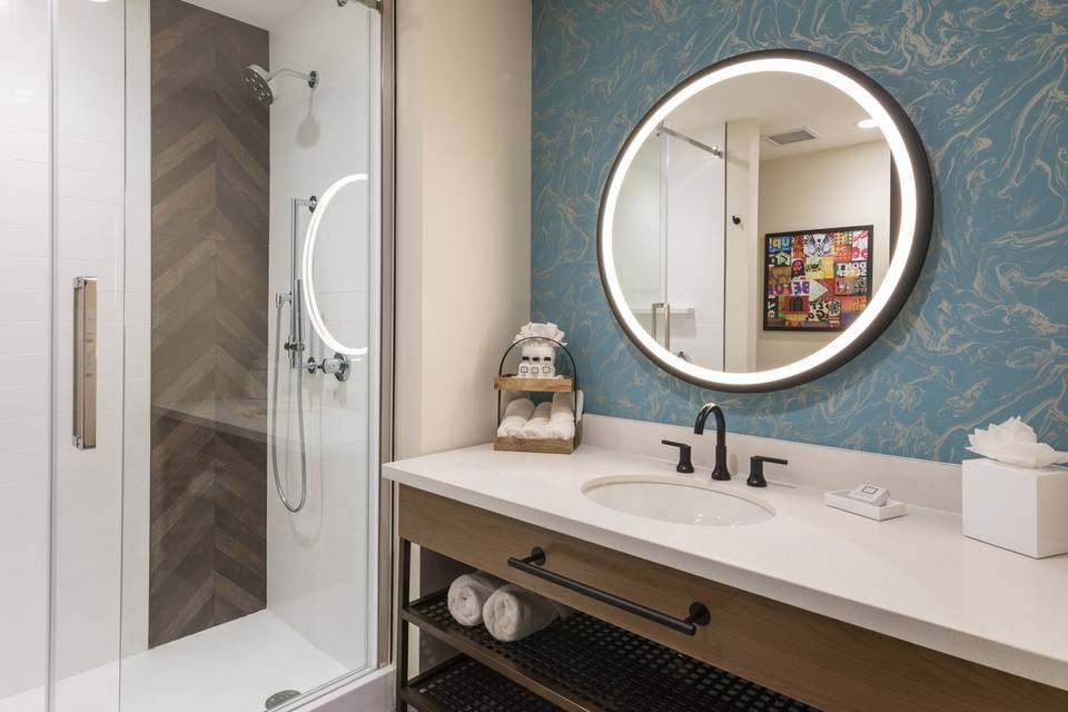 Guestroom bathroom