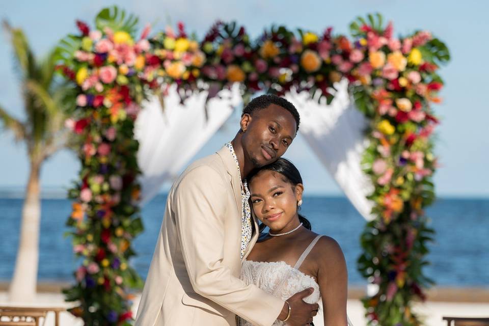 Bride+Groom Belize beach