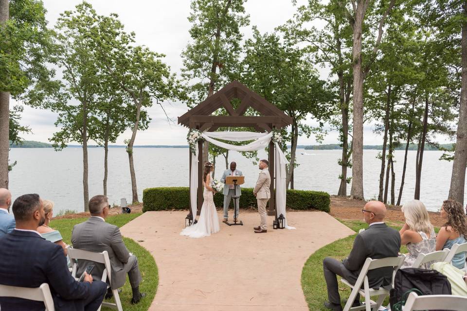 Bride & Groom Lake Lanier