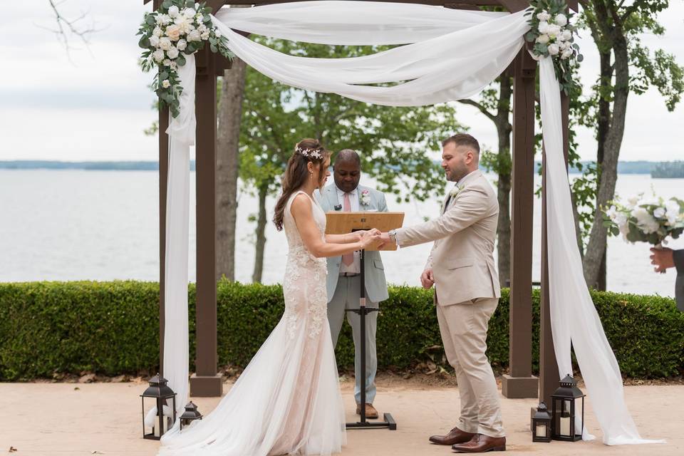 Bride & Groom Lake Lanier