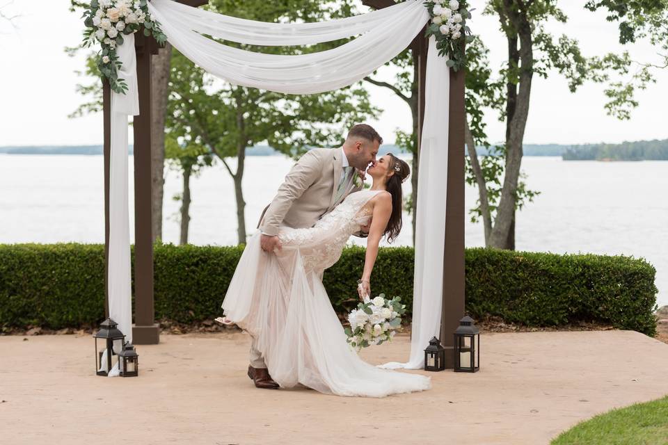Bride & Groom Lake Lanier