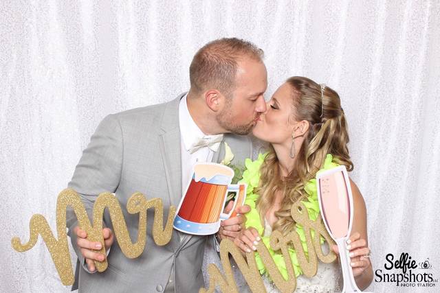 Couple kiss