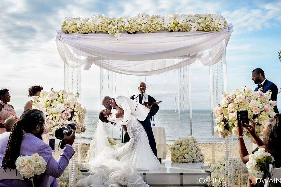 Gorgeous couple at a beautifully coordinated (by dazzling affairs) ceremony at the crescent beach club on 6/3/2018