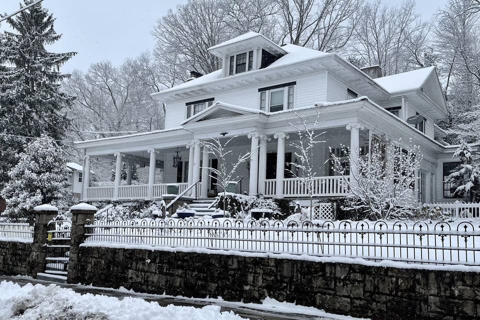 Bluefield Inn at winter