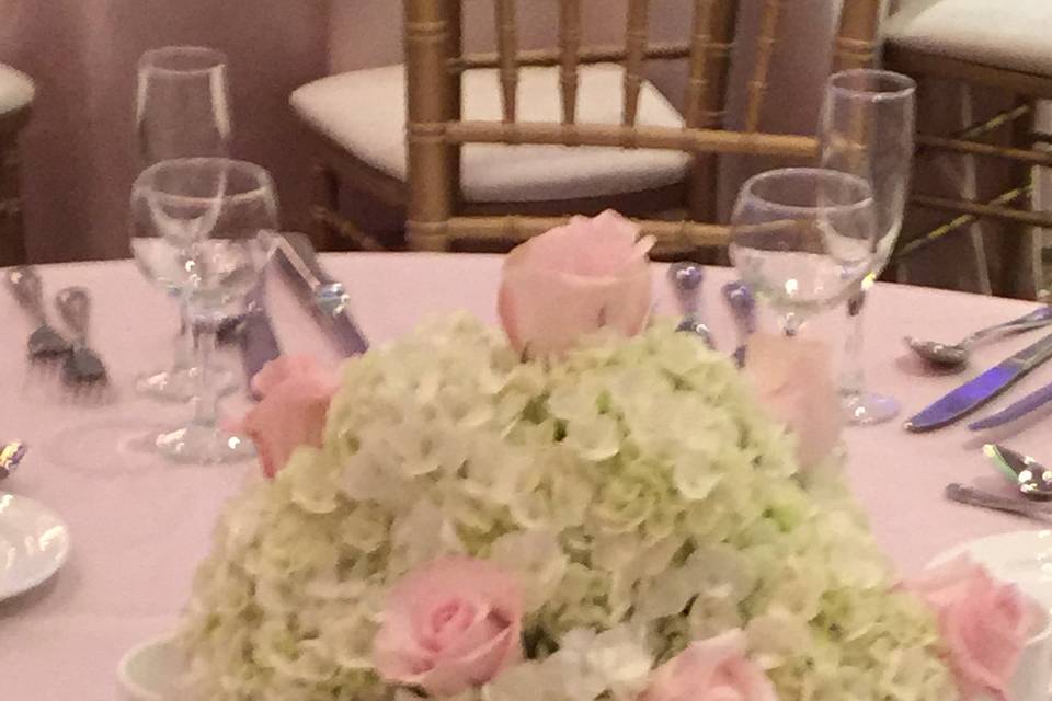 Low Gold Bottom Centerpiece