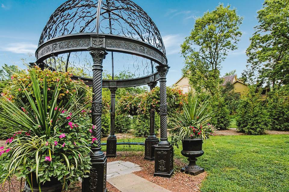 Victorian Gazebo ceremony