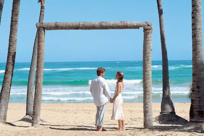 Couple on the beach - Journey to Paradise Travel & Tours