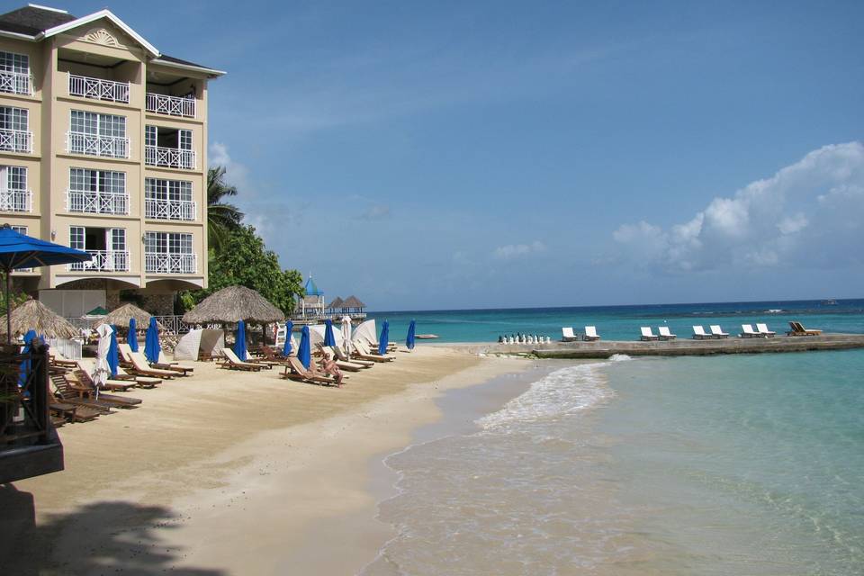 Hotel on the beach - Journey to Paradise Travel & Tours