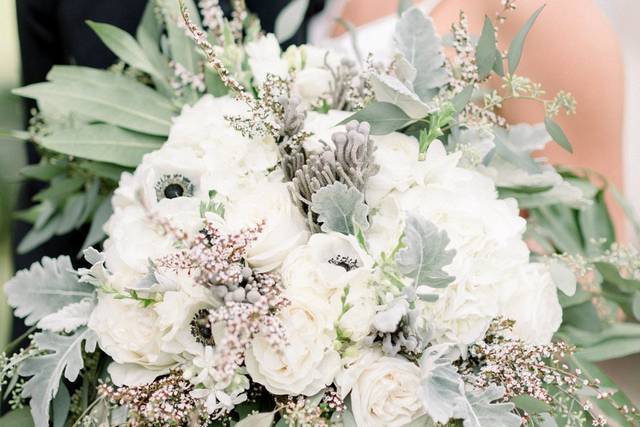 White anemone bouquet