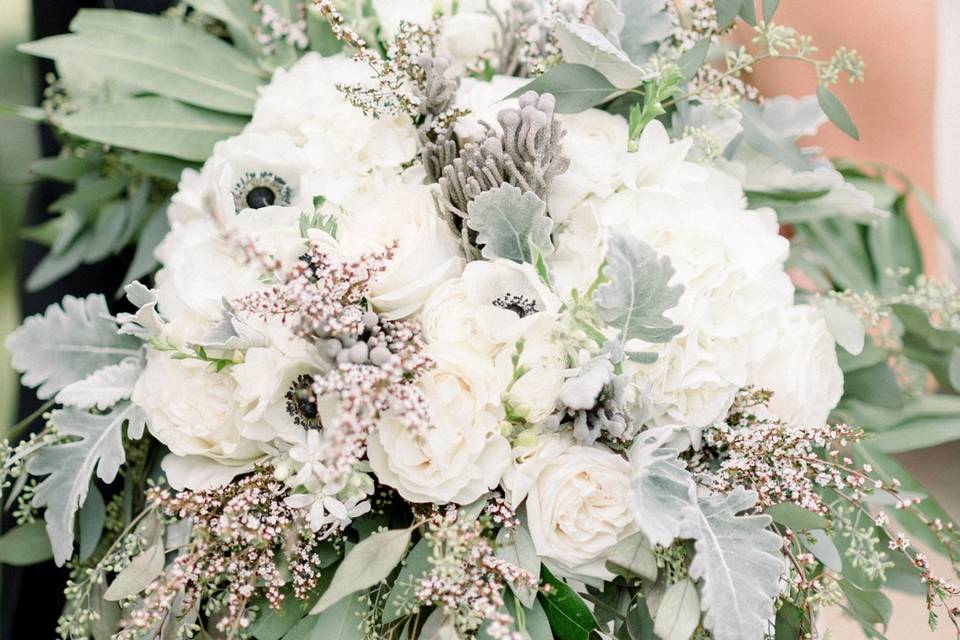 White anemone bouquet