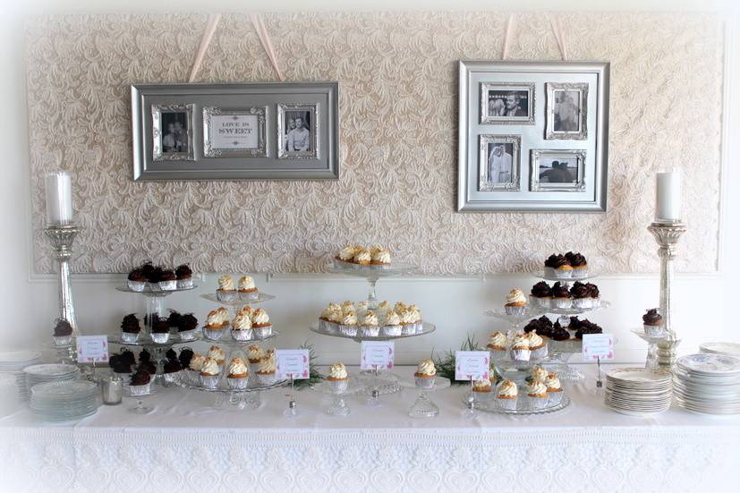 Vintage Wedding Cupcake Buffet