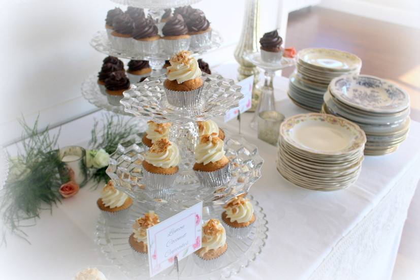 Vintage Wedding Cupcake Buffet