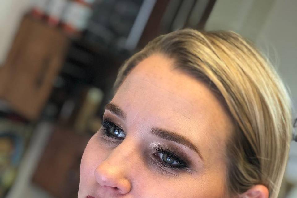 Smoky eye shadow