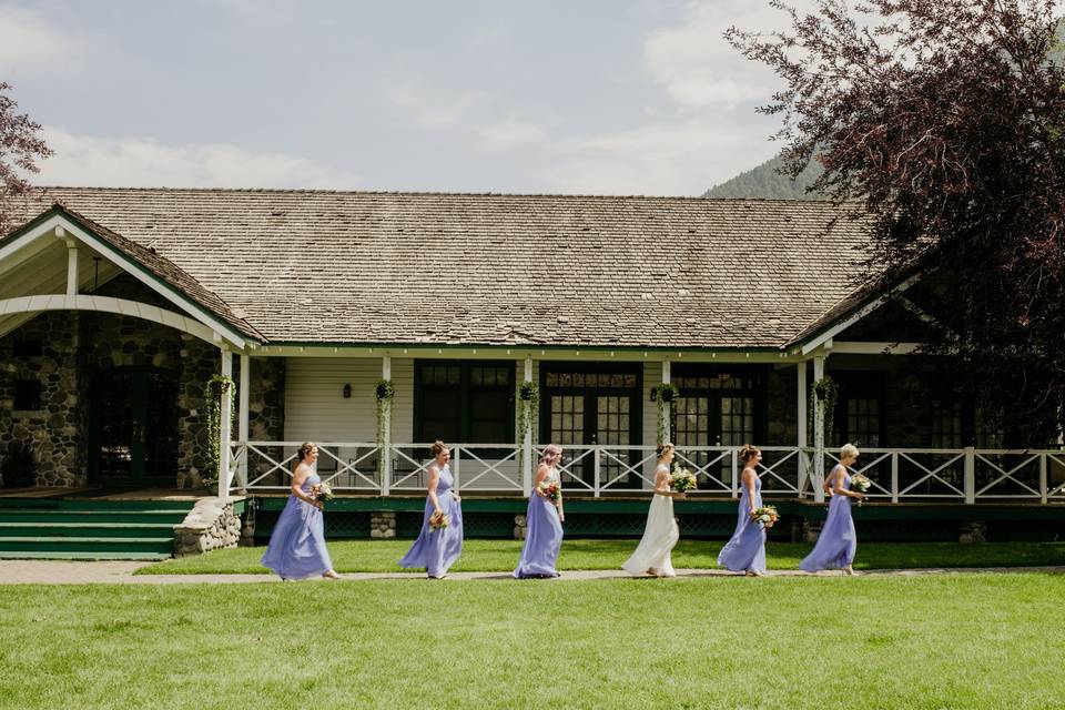 Bridal Party on front lawn