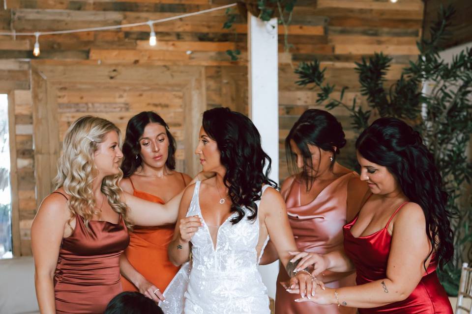 Bride & Bridesmaids