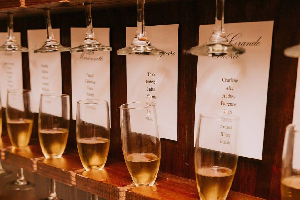 Champagne wall - seating chart