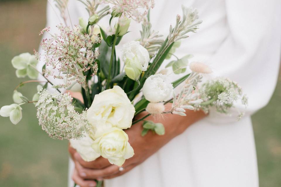 Bouquet and bride