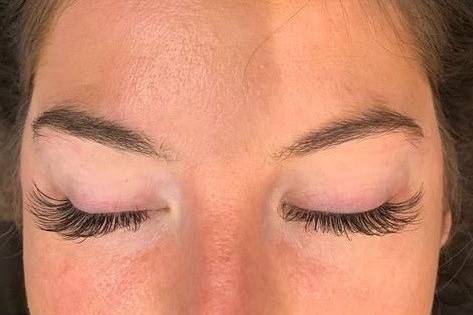 Eyelash Extensions with Rē