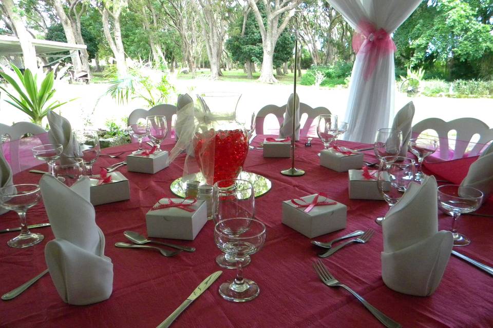 Pink table decor