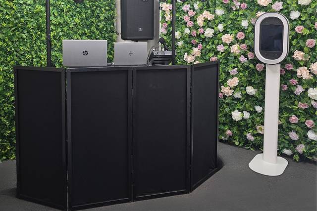 DJ and photobooth
