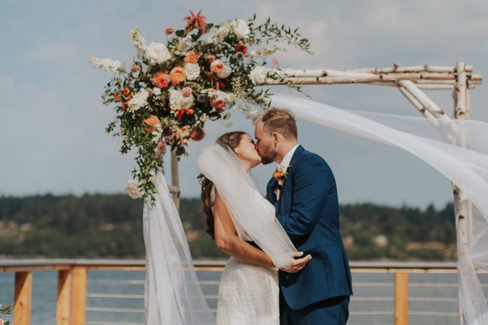 Kissing at the alter