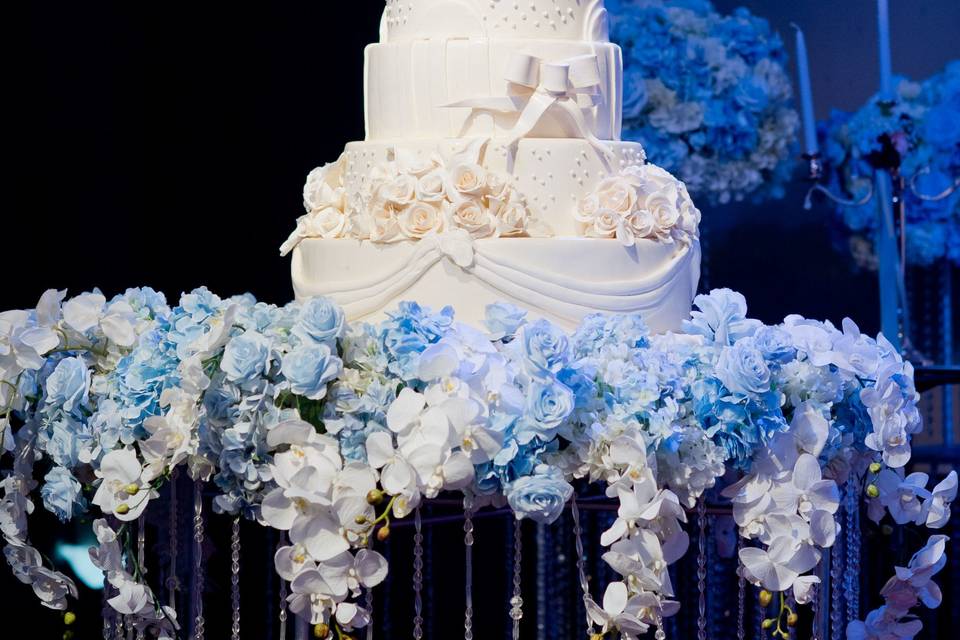 Cake table flower arrangement