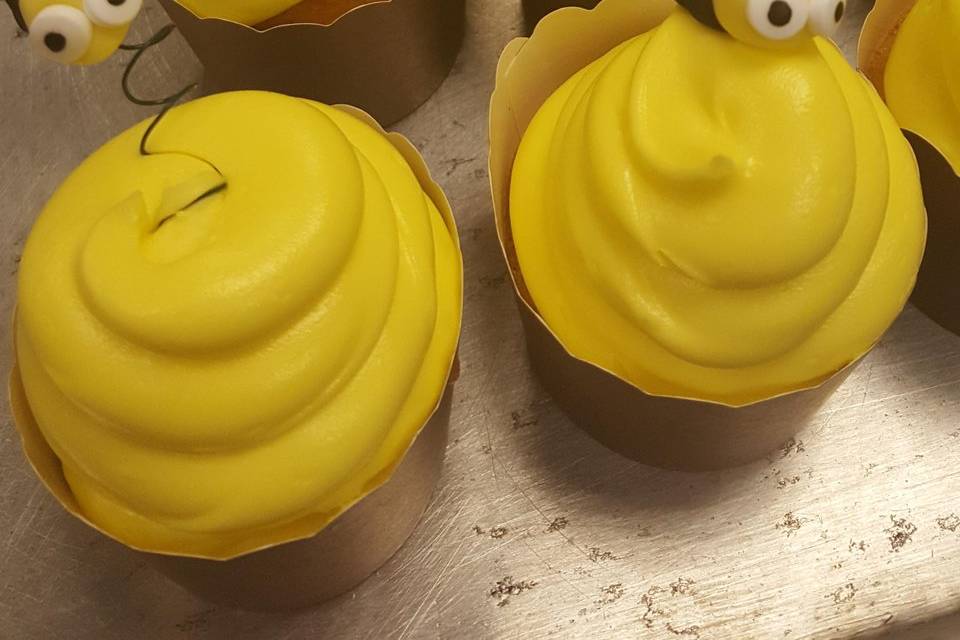 Bee cupcakes