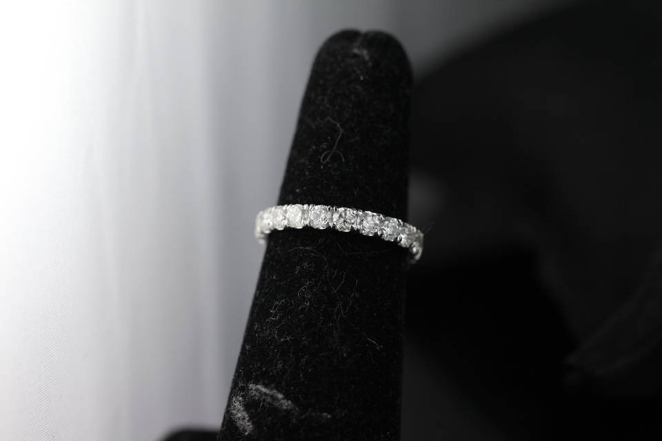 DHG custom wedding band