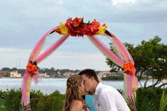 Kiss at the altar