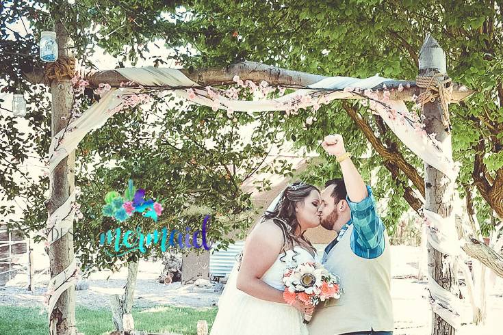 Rustic Outdoor Wedding.
Indian Springs Ranch, NV 2017