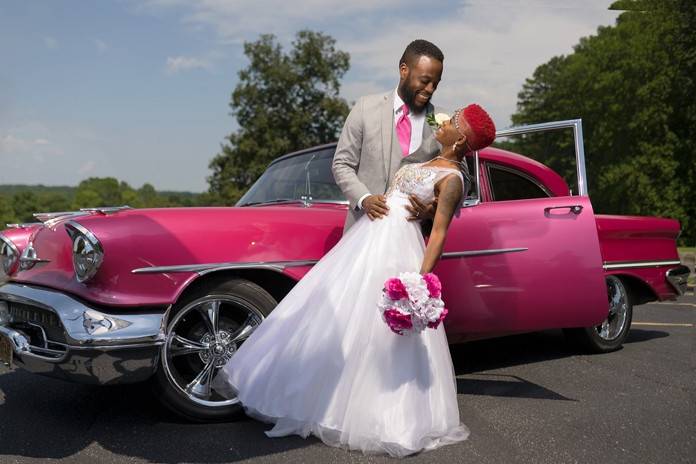 Newlyweds in front of a classic car