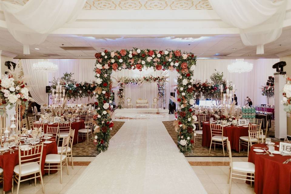 Aisle decor with arch