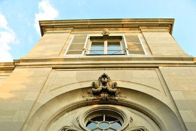 Guests are welcomed to Meridian House by the Latin inscription, 