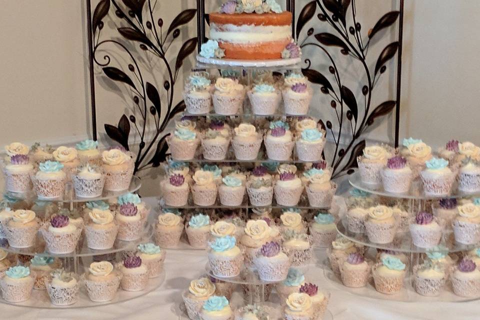 Cupcake table with small naked cutting cake