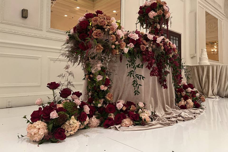 Sweetheart table decor