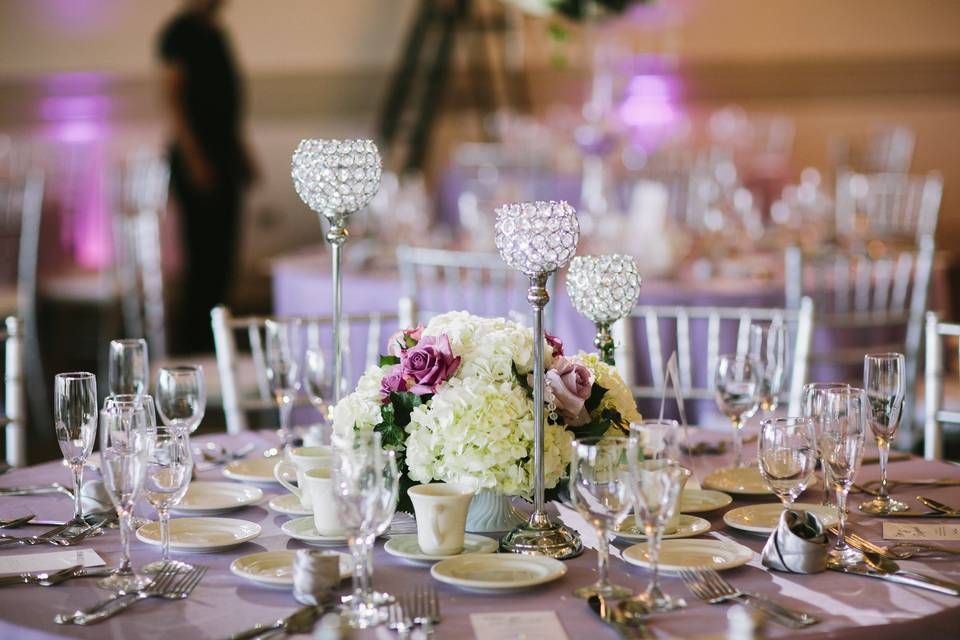 Low centerpiece with Silver Crystal Candles