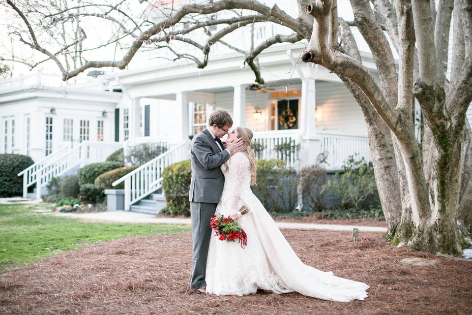 Bride & Groom Front Lawn