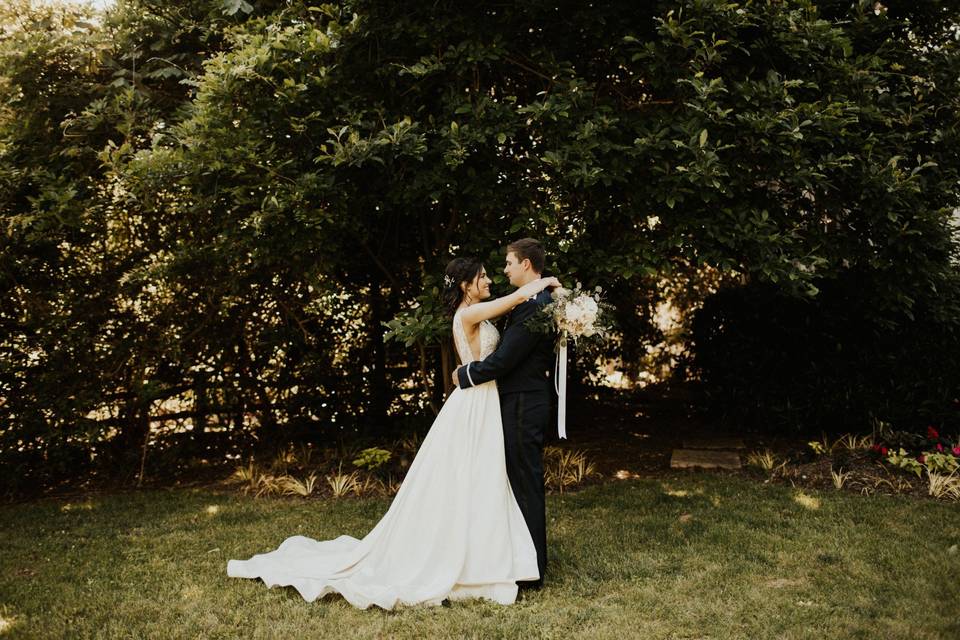 Bride & Groom Front Lawn