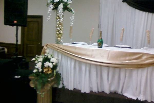 Wedding head table setup