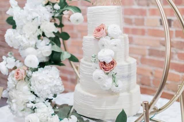 Cake and flowers - Micahla Vaughn Photography