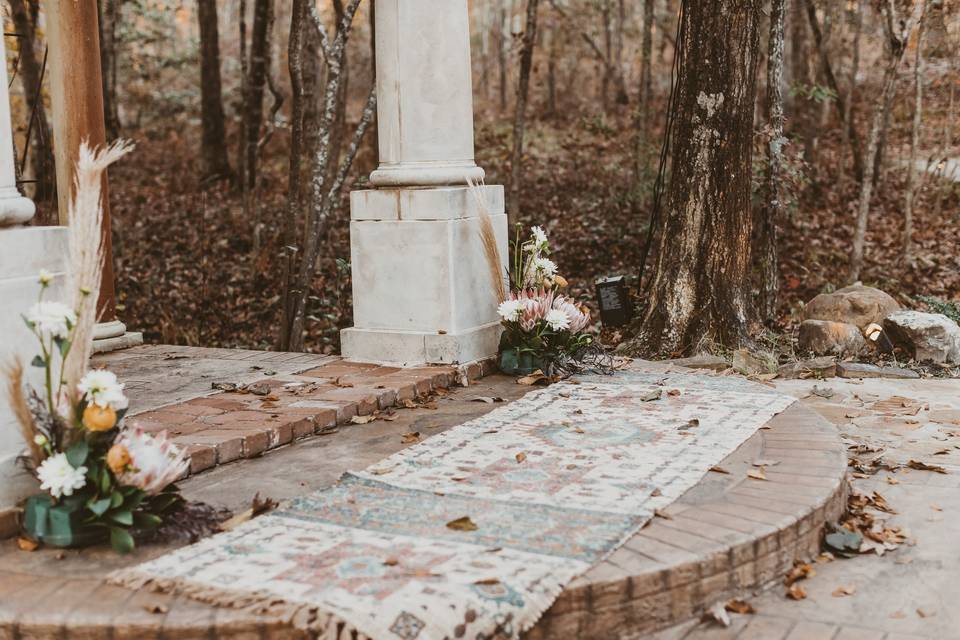 Outdoor ceremony site - Leo and Wilder Photography