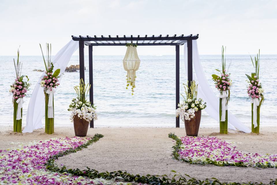 Hawaiian wedding arch