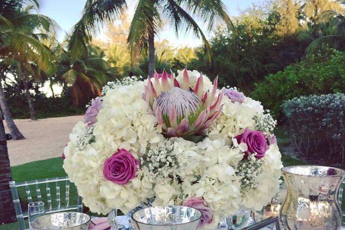 Table setting with centerpiece