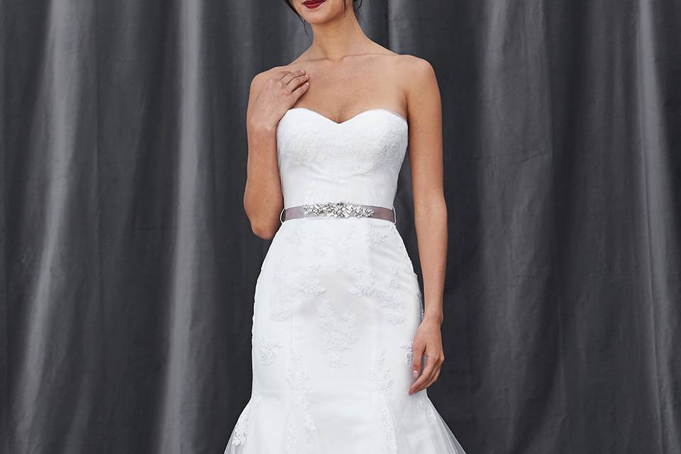 FRIEDA
A fit - flare gown with a strapless sweetheart neckline and lace appliques.