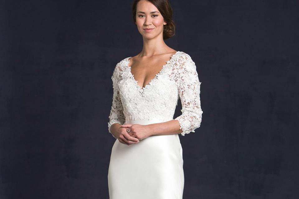Lis Simon Style: GATSBY
V-neck, lace bodice with sleeves, mikado fit and flare skirt with zipper back.