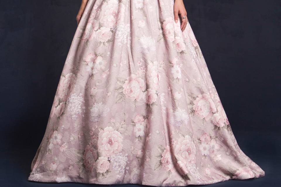 Lis Simon Style:  GILMORE (SPECIAL EDITION)
Jacquard fabric - pleated bodice with straps, scoop neckline, elongated bodice with full ball gown skirt.  Pockets included.