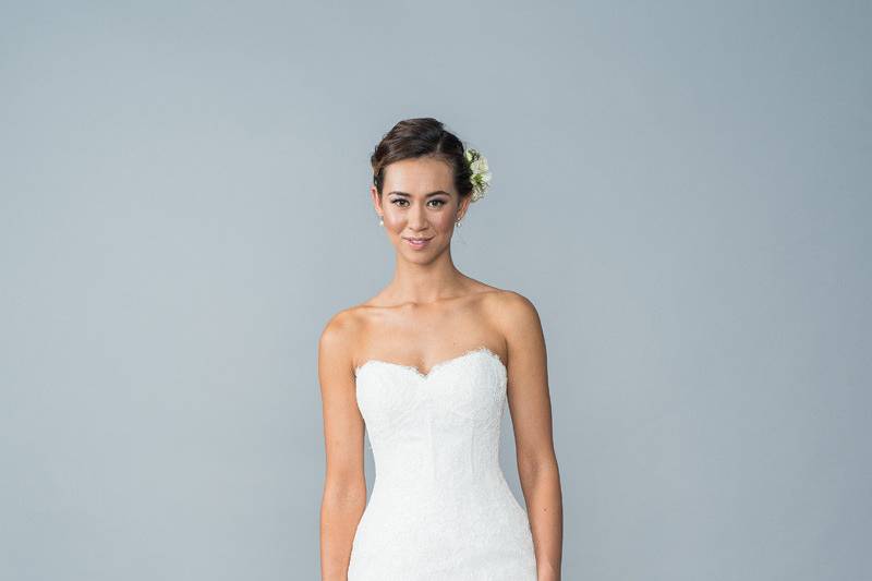 Style Helen <br> Helen is a beautiful classic dress with a dropped laced bodice and A-Line tulle skirt.