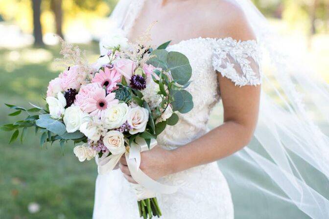 ROOTS WEDDING FLORALS