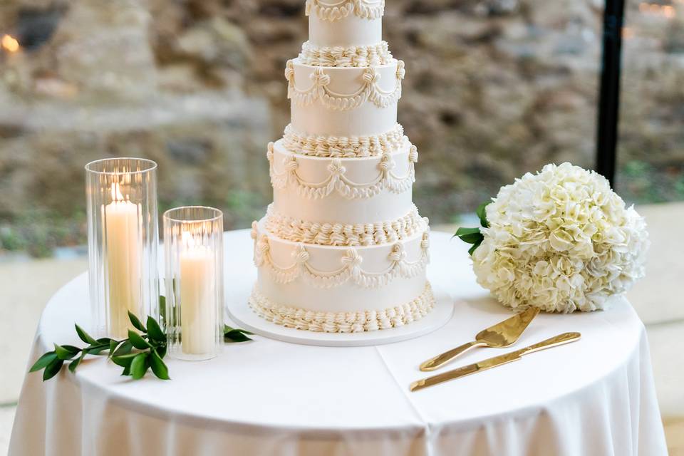 Vintage Lambeth Wedding Cake