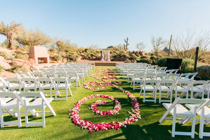 Elegant aisle flowers - Rachael Koscica Photography